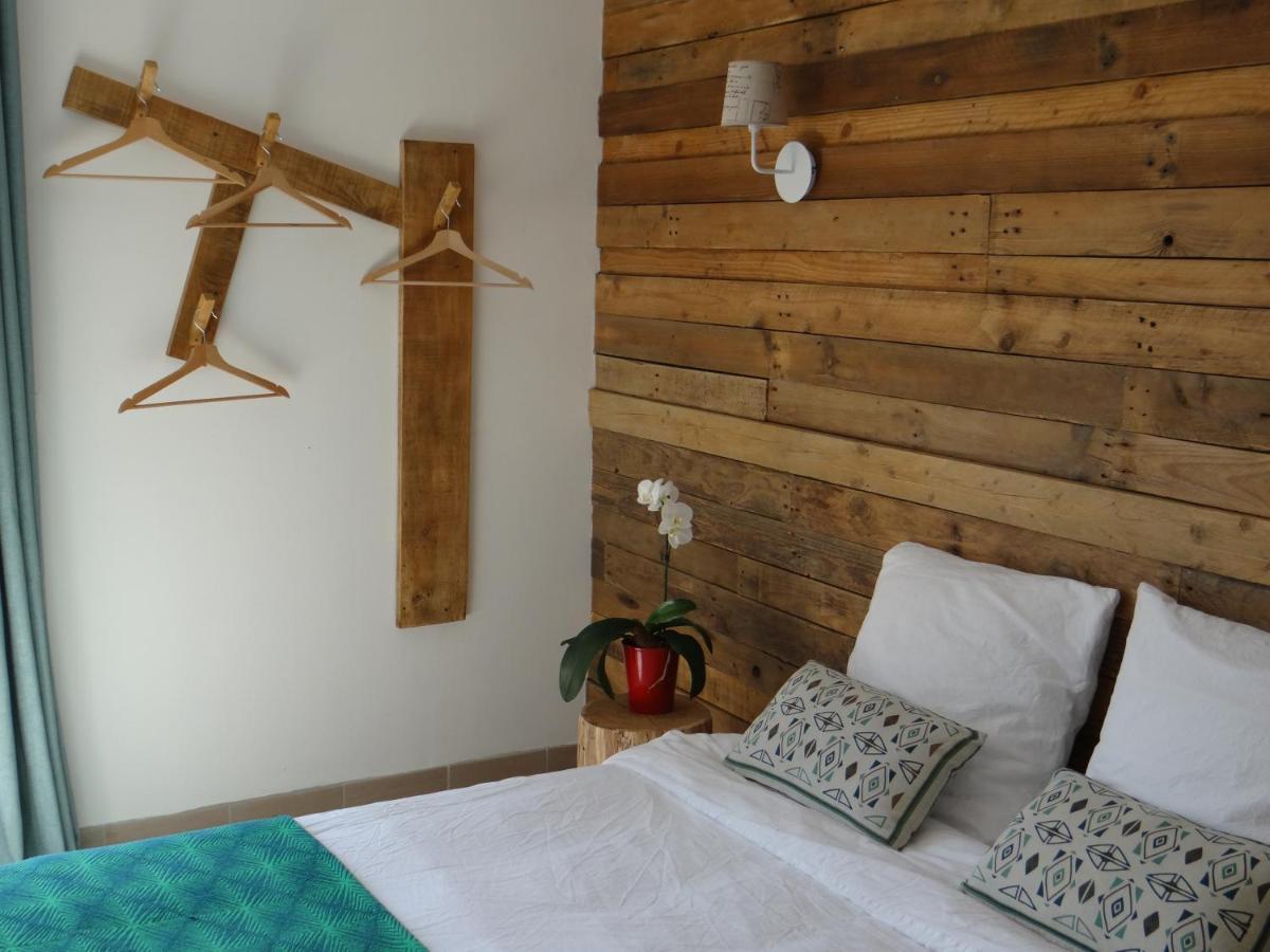 Les Marguerites Bed & Breakfast Champdolent Exterior photo