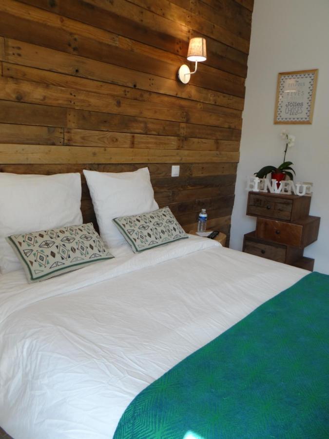 Les Marguerites Bed & Breakfast Champdolent Exterior photo